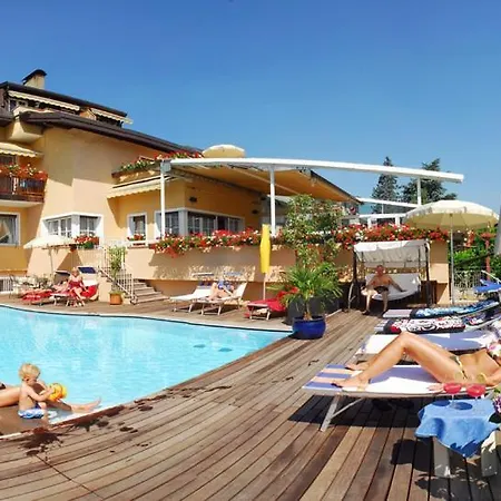 Aparthotel Aurora 2*